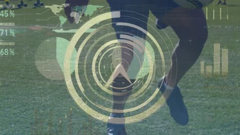 animación del reloj y el procesamiento de datos sobre la sección baja del jugador de fútbol masculino haciendo malabarismos.