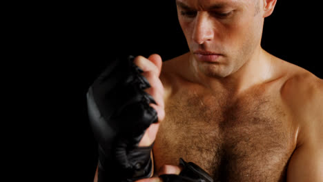 un boxeador con guantes de boxeo