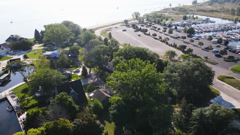 Das-Beachwood-Viertel-In-Der-Nähe-Des-Muskegon-Kanals