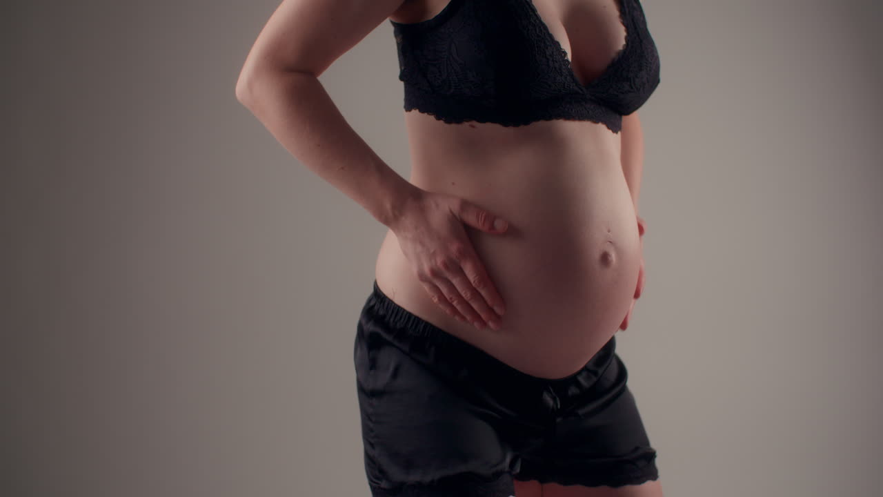 ejercicios de estiramiento para mujeres embarazadas que se preparan para el parto