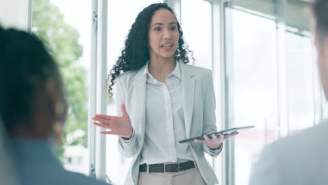 negocios, entrenamiento y mujer con tableta