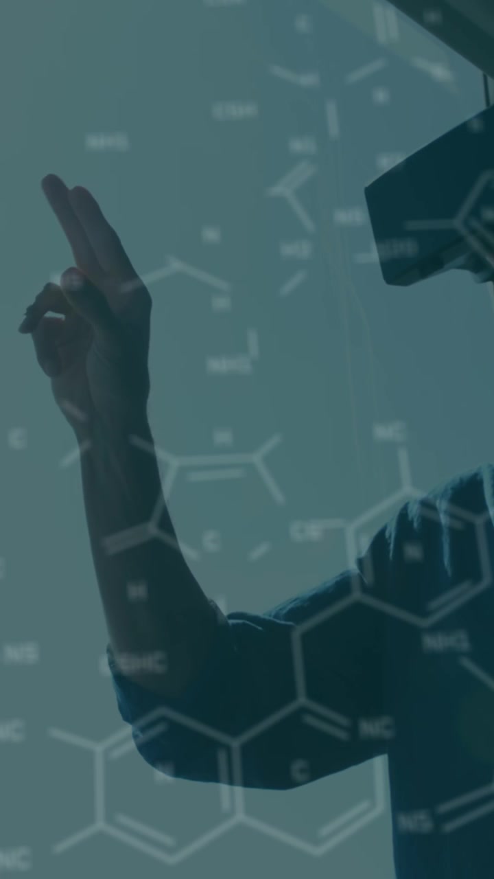 Animazione di formule chimiche su uomini che usano visori VR.