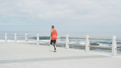 Vista-Trasera-Del-Hombre-Con-Prótesis-De-Pierna-Corriendo