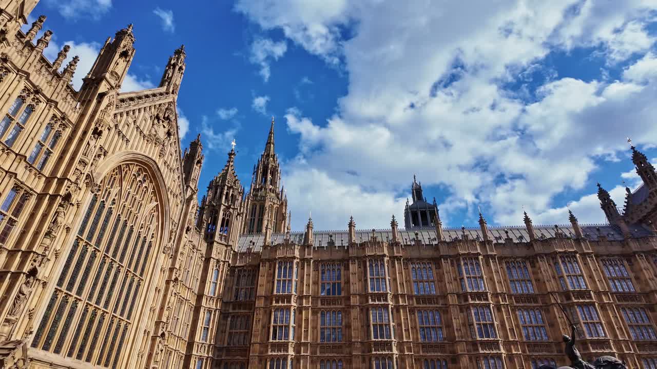Westminster Palace and Richard Lionheart statue, Low angle with sky in background, panning, London in UK