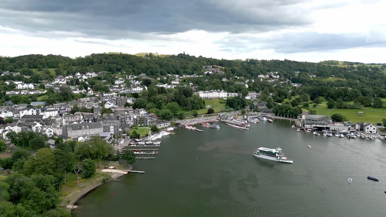 imágenes aéreas de bowness-on-windermere, una ciudad turística victoriana en expansión a orillas del lago windermere