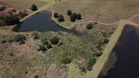 Ein-Rundflug-über-Forellendämme-Und-Eine-Farm-In-Südafrika