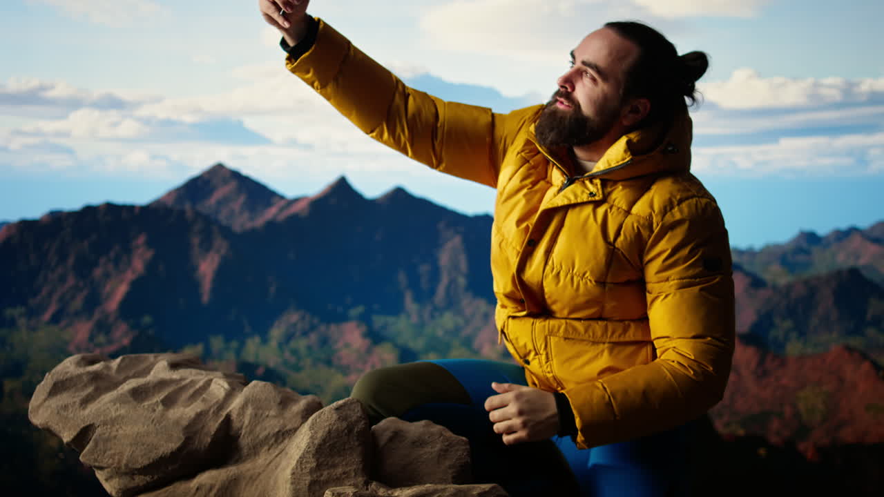 el aventurero decidido disfruta del paisaje panorámico de las montañas