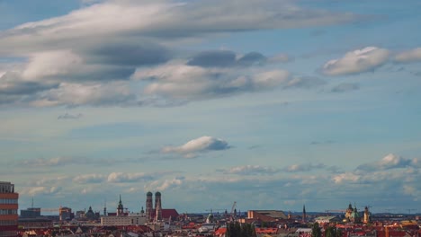 4k-Uhd-Zeitraffer-Cinemagramm-Der-Münchner-Skyline-Mit-Dem-Hauptdom-Und-Seinen-Beiden-Türmen-Im-Zentrum-Am-Marienplatz