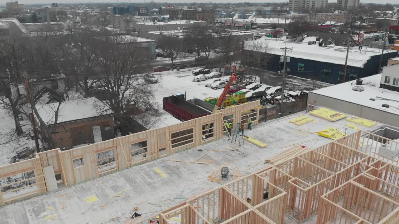 construyendo muros, hombres en el trabajo