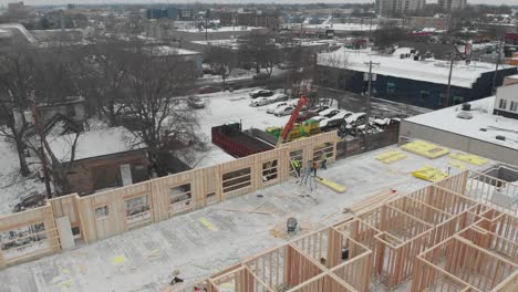 Building walls, mens at work