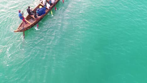 Pescadores-Yendo-Al-Mar