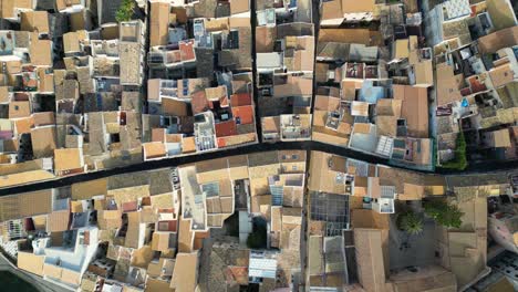 Imágenes-De-Drones-De-Siracusa,-Que-Se-Encuentra-En-La-Esquina-Sureste-De-La-Isla-De-Sicilia,-Junto-Al-Golfo-De-Siracusa-Junto-Al-Mar-Jónico