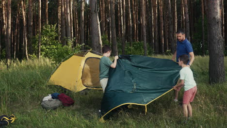 Camping-Familiar-En-La-Naturaleza