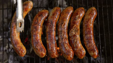 Delicious-juicy-sausages,-cooked-on-the-grill-with-a-fire.