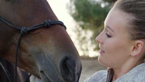 mujer y caballo conexión