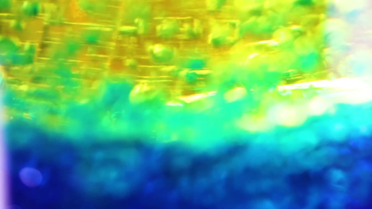 capas líquidas vibrantes que interactúan en un recipiente de vidrio