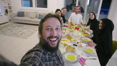 la familia islámica halal de comer y beber