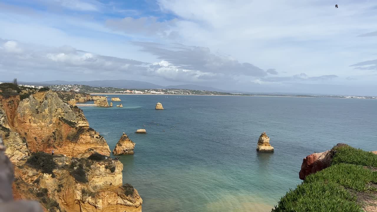남쪽 포르투갈 해변의 해안 절벽