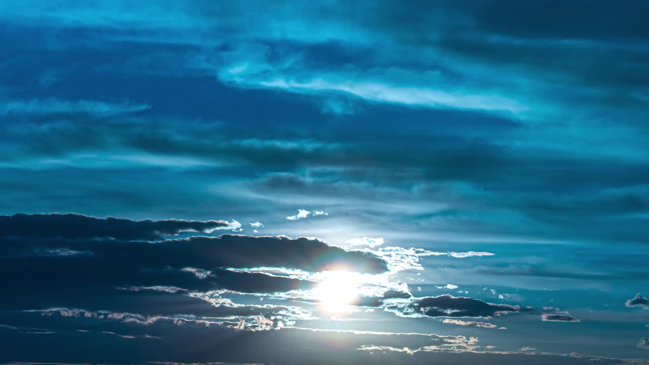 깊은 파란 하늘 배경에 밝은 빛, 타임 스