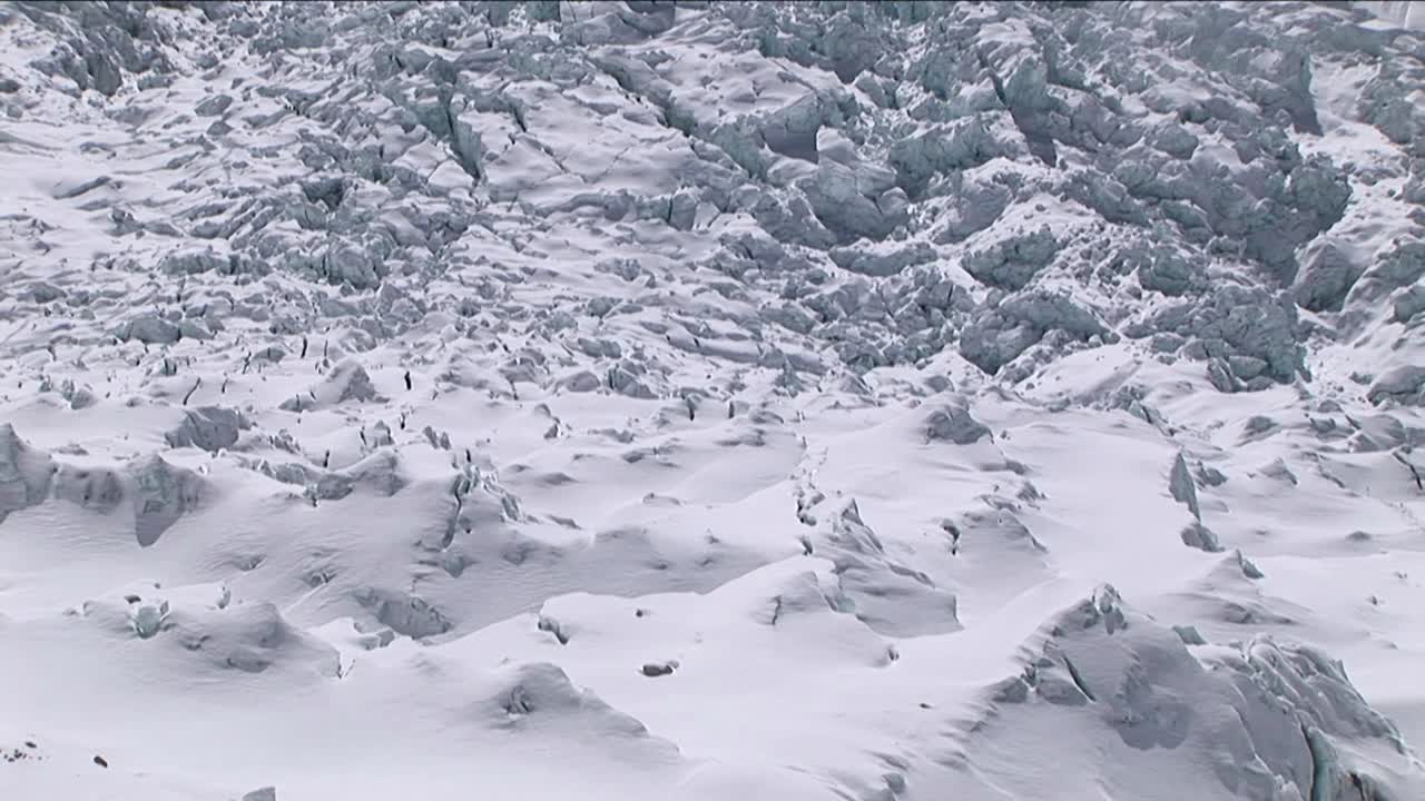 베이스캠프에서 쿰부 빙폭의 팬 업