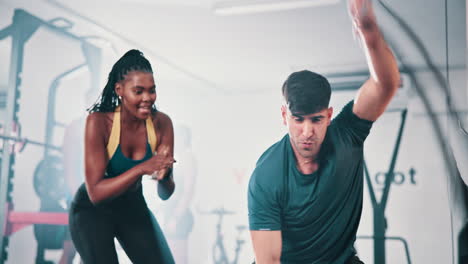 clase de fitness en el gimnasio
