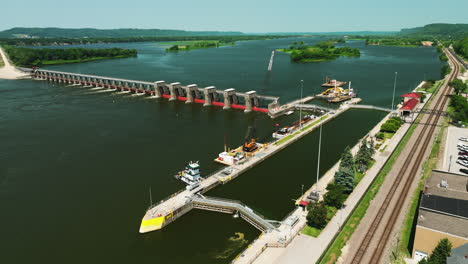 roller and tainter gates of lock and dam no