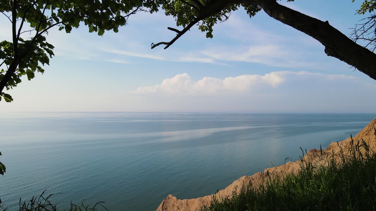 절벽과 바다의 공개