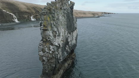 Hvítserkur-Basalt-Stack-Along-Northwest-Shore-of-Iceland,-Aerial-View-of-Famous-Natural-Landmark