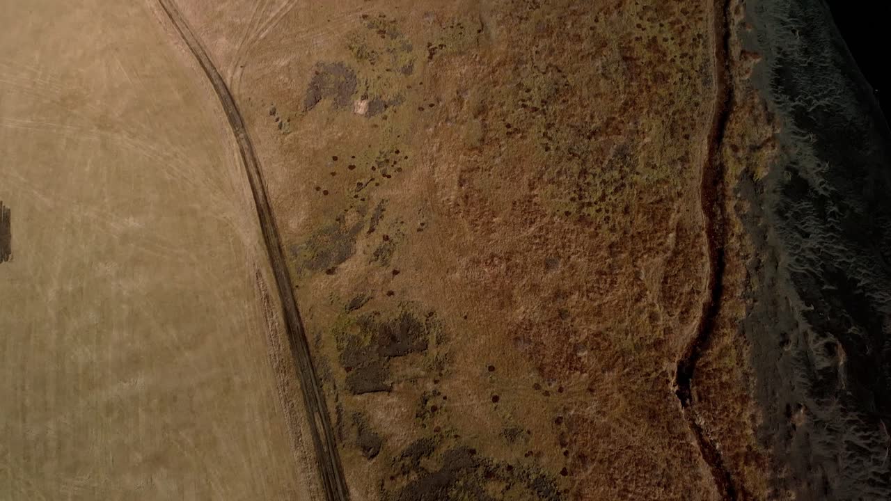 toma de drone de vik en islandia