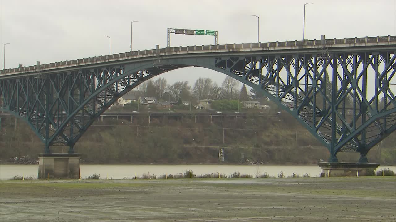 포틀랜드 오레곤의 로스 아일랜드 다리