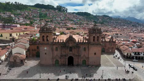 établissant une vue aérienne de cusco, au pérou