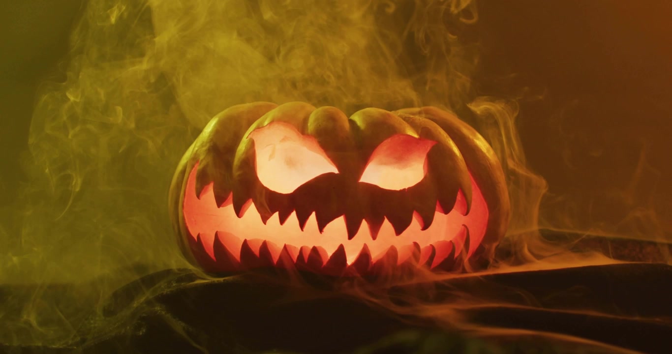Fumo che sale da una zucca intagliata, generando cifre luminose che le girano intorno per un ciclo continuo