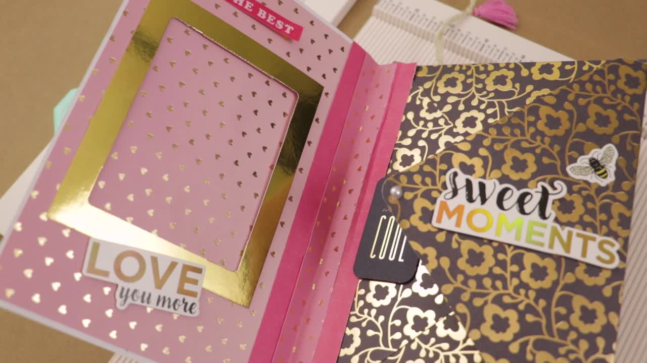 álbum de fotos del libro de recuerdos. manualidades y decoración. canción de amor