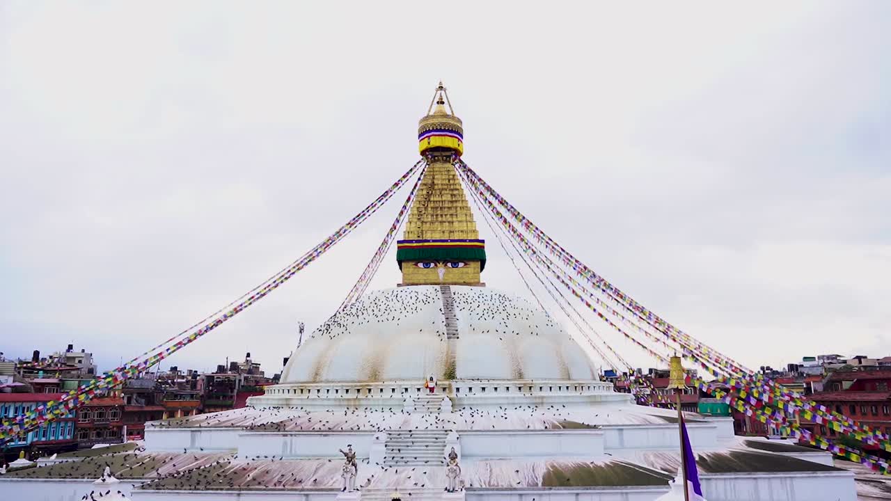 Vista panoramica mattutina dello stupa di Boudhanath a Kathmandu, Nepal