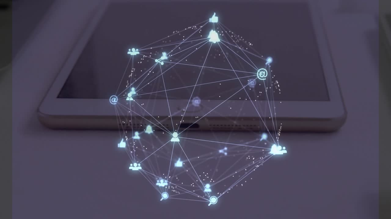 video compuesto digital de iconos digitales contra una tableta digital en el fondo