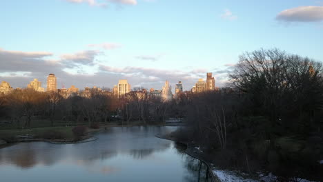 Un-Buen-Día-De-Atardecer-Con-Mi-Dron-En-Central-Park-En-El-Parque-Más-Grande-De-La-Ciudad-De-Nueva-York