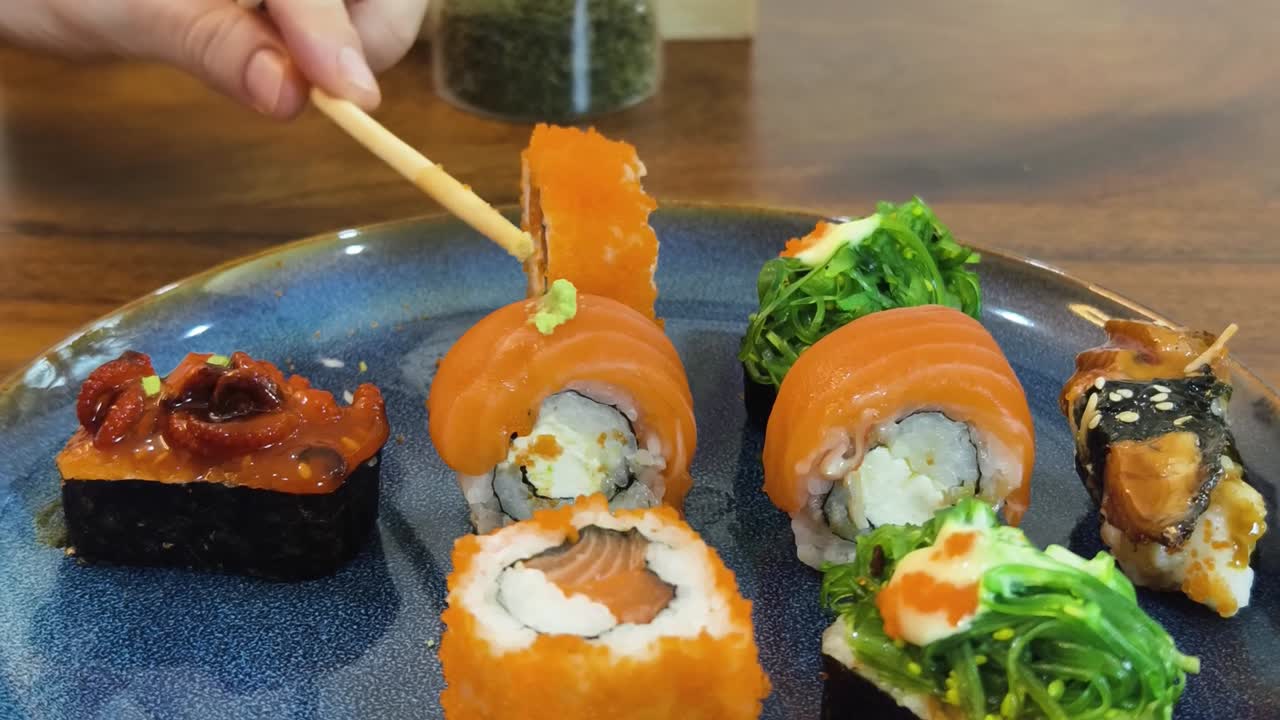 una deliciosa variedad de sushi