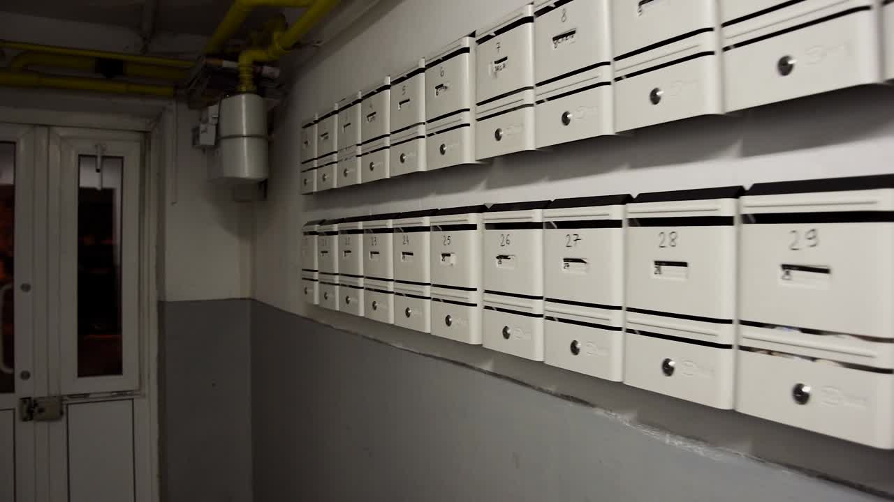 가장 오래된 아파트 중 하나에 있는 우편함