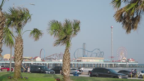 Establishing-shot-of-Galveston-beach-in-Galveston,-Texas