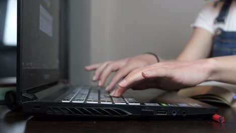 escribir con el teclado de la computadora portátil