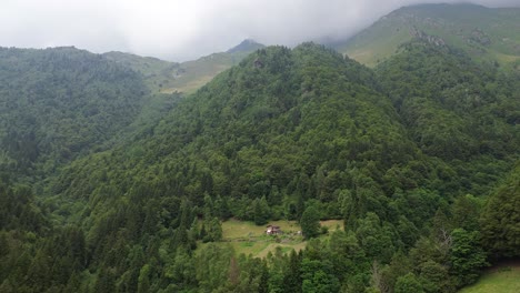 Las-Casas-De-Montaña-De-Fiumenero-Son-El-Destino-Invernal-Perfecto-Para-Divertirse-5