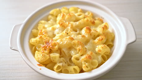 Mac-And-Cheese,-Makkaroni-Nudeln-In-Käsesoße---Amerikanische-Art