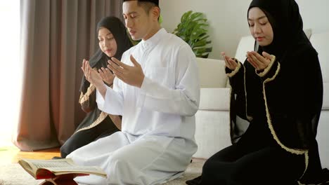 asian muslim family praying and prostrating at home