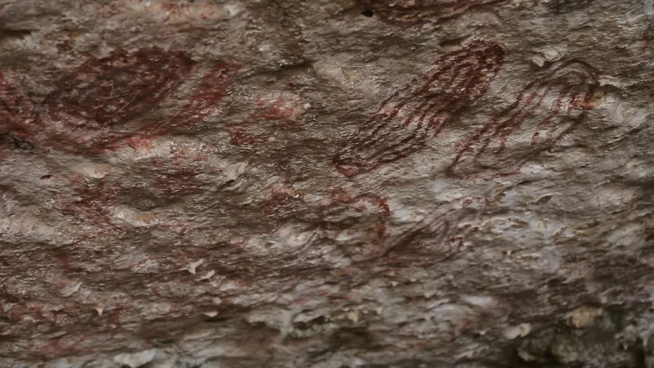 보네르에 살았던 인디언의 오래된 비문이 있는 동굴