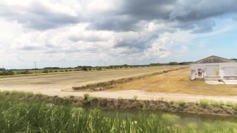 toma aérea de cultivos de caña de azúcar y campos de siembra