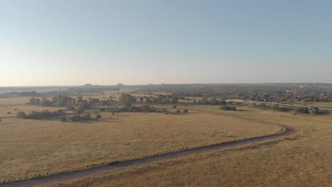 vista aérea de una antigua pista de carreras abandonada donde solía correr la fórmula 3
