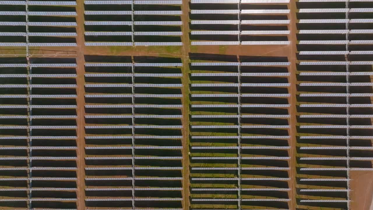 antena de arriba hacia abajo de la planta de energía solar en europa