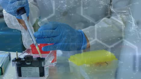 animación de cadena de adn y procesamiento de datos sobre científico caucásico en el laboratorio
