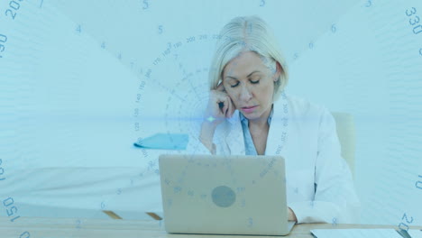 animación de conexiones de procesamiento de datos a través de una doctora caucásica que utiliza una computadora portátil