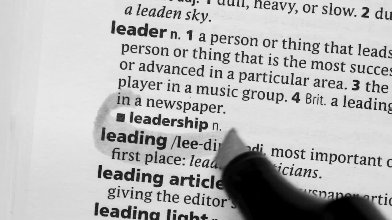 liderazgo rodeado con marcador